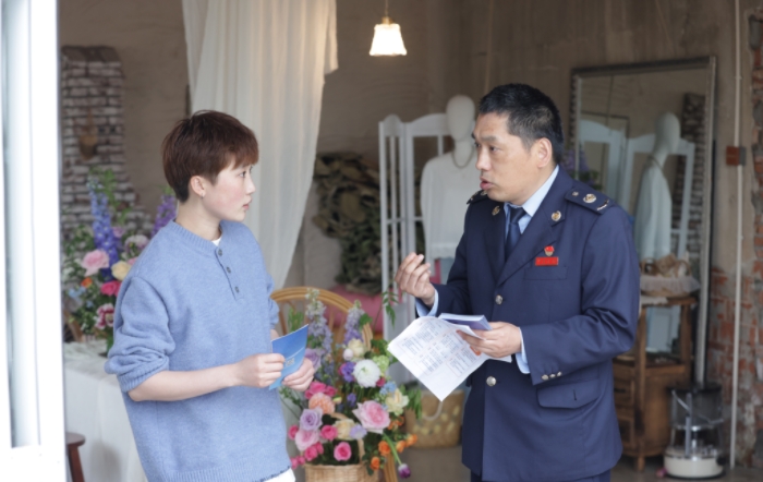 奉贤区税务局走进青村镇开展涉农税费辅导